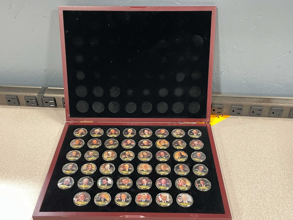 Past 46 Presidents On Coin Shaped Collectables (T2)