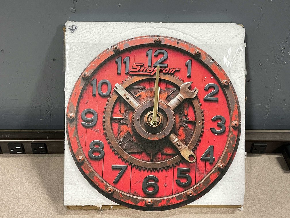 New Snap-On Tool Wall Clock (T2)