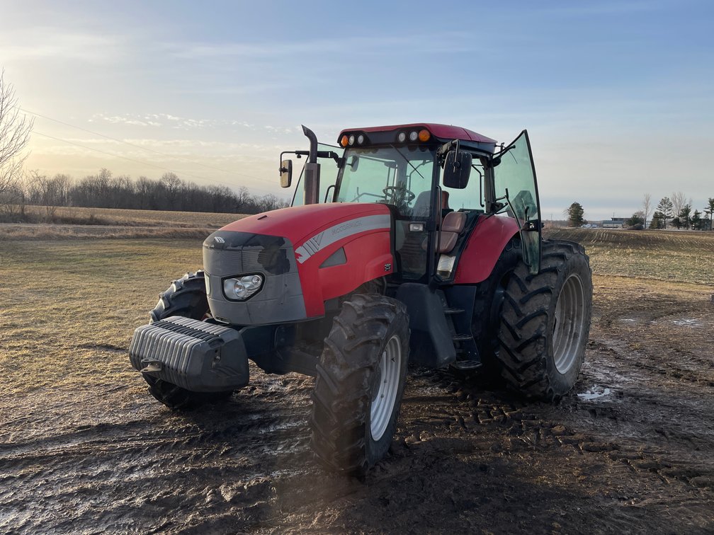 2010 McCormick TTX190 Tractor (Hillsdale, WI)