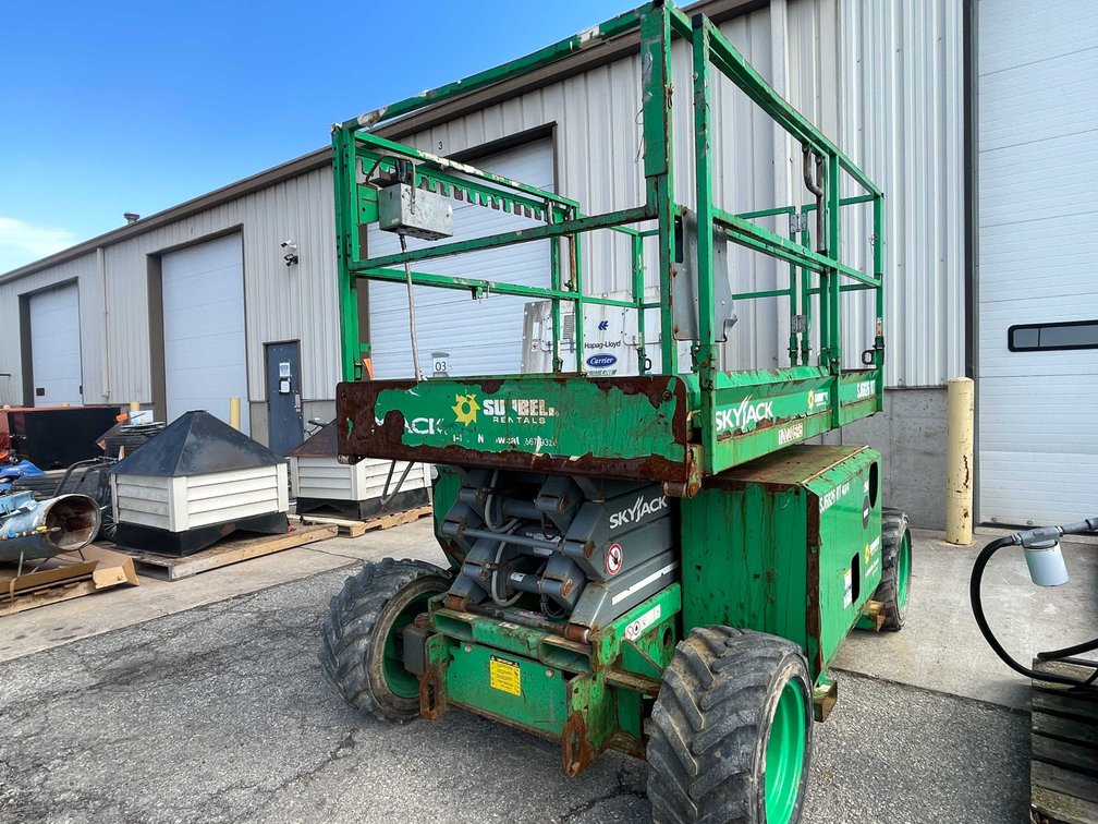 Skyjack SJ6826RT Rough Terrain Scissor lift (Door 4)