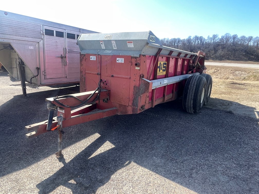 H&S 450 Manure Spreader
