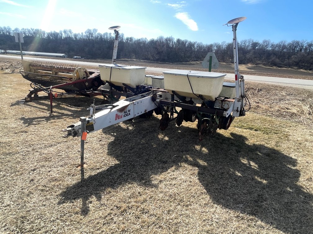 New Idea (4) Row Corn Planter