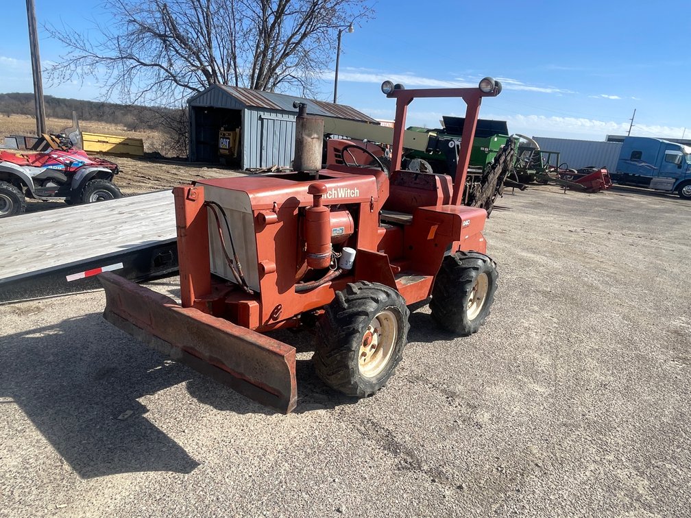 1975 R40 Ditch Witch A615