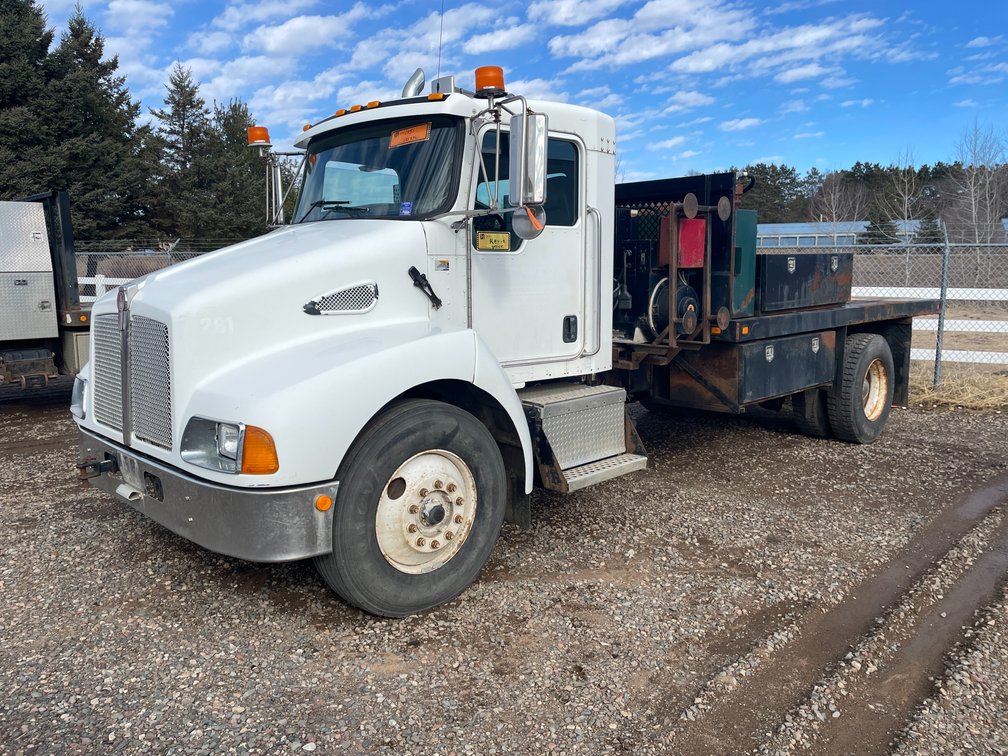 2006 Kenworth T300 Flatbed Truck (Has MN Title)