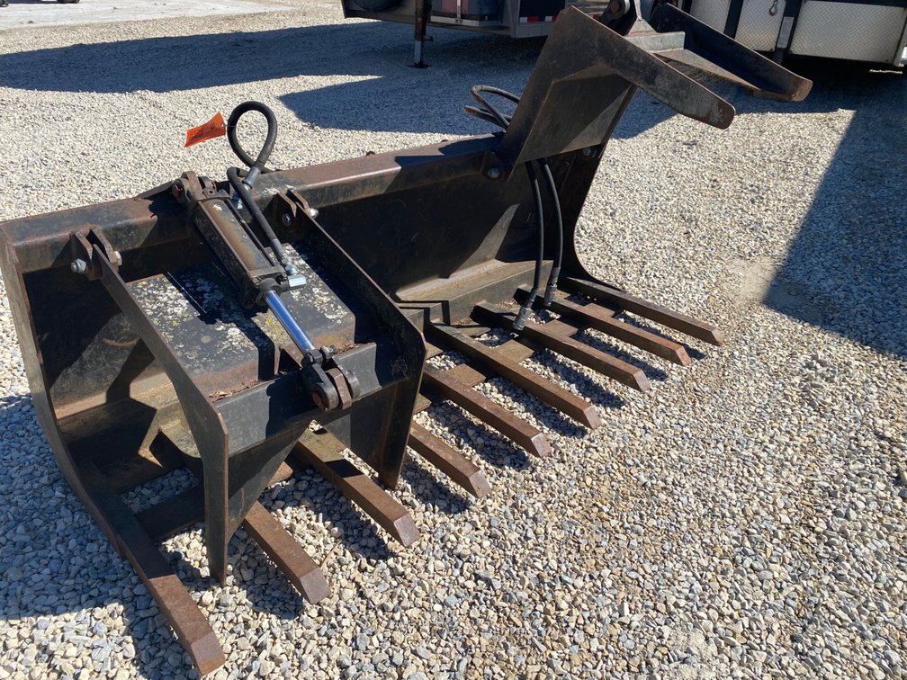 Universal Mount Grapple Bucket (Helenville, WI)