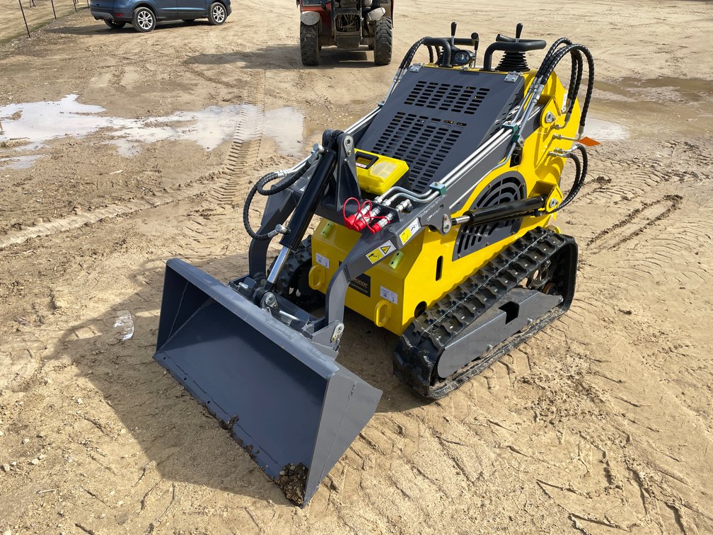 Landhonor Mini Skid Steer Loader
