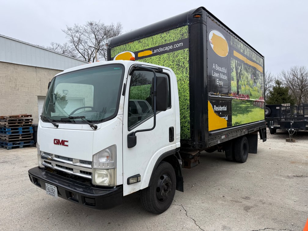 2009 Isuzu Box Truck (Has WI Title) (New Berlin, WI)