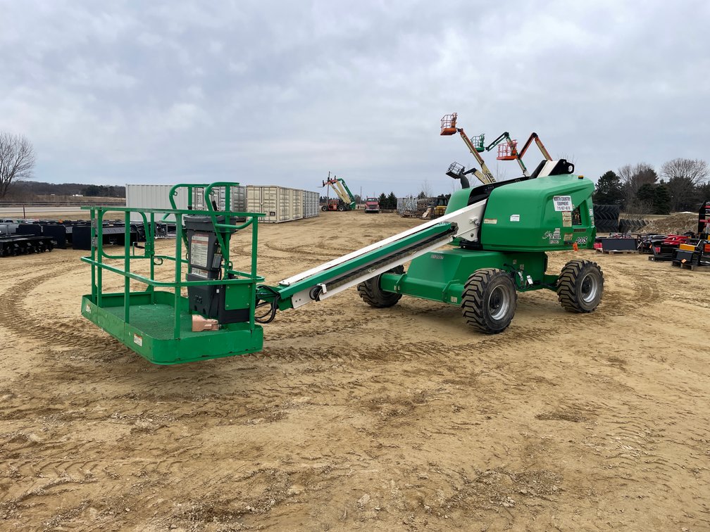 (B-12) 2016 JLG 400S Boom Lift
