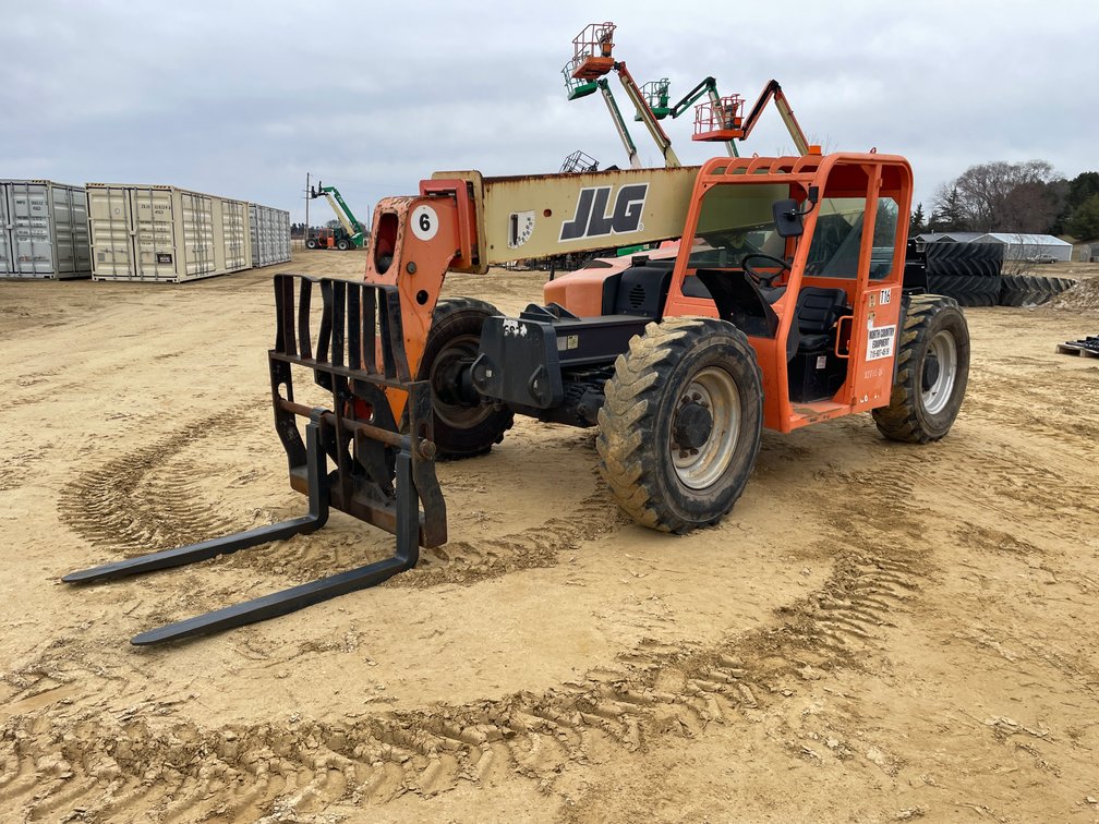 (T-16) 2012 JLG G6-42A 6,000 Lbs Telehandler
