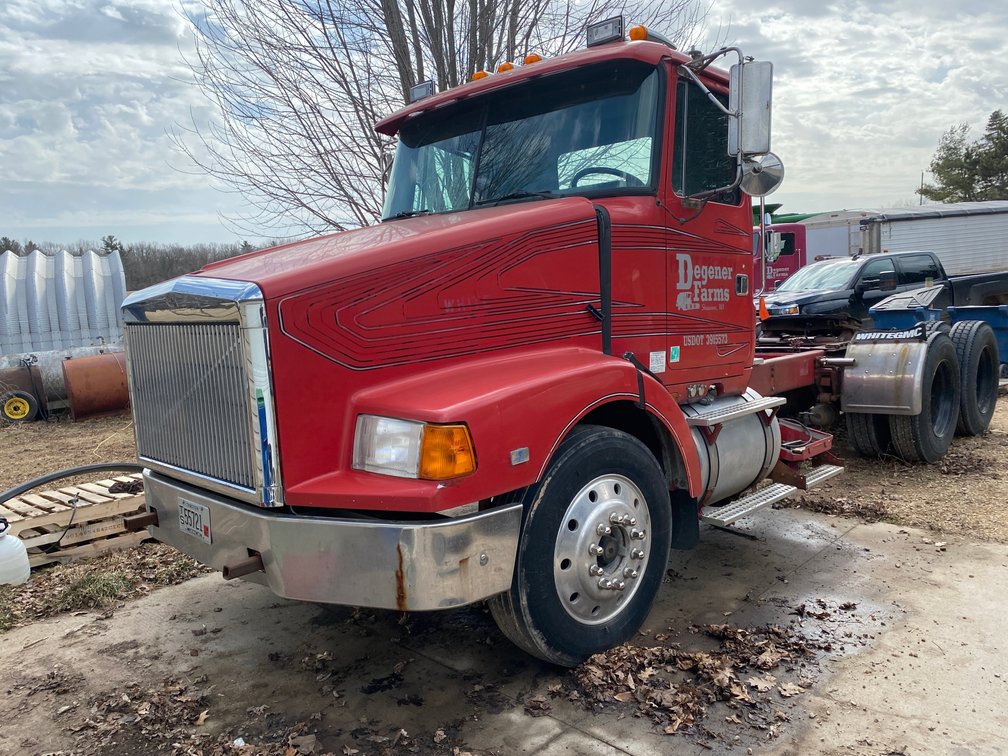1994 White GMC Tandem Axle Semi (Has WI Title) (Non-Runner) (Shawano, WI)