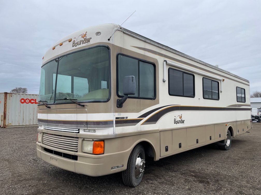 1999 Ford Fleetwood Bounder 32H RV (Has WI Title)