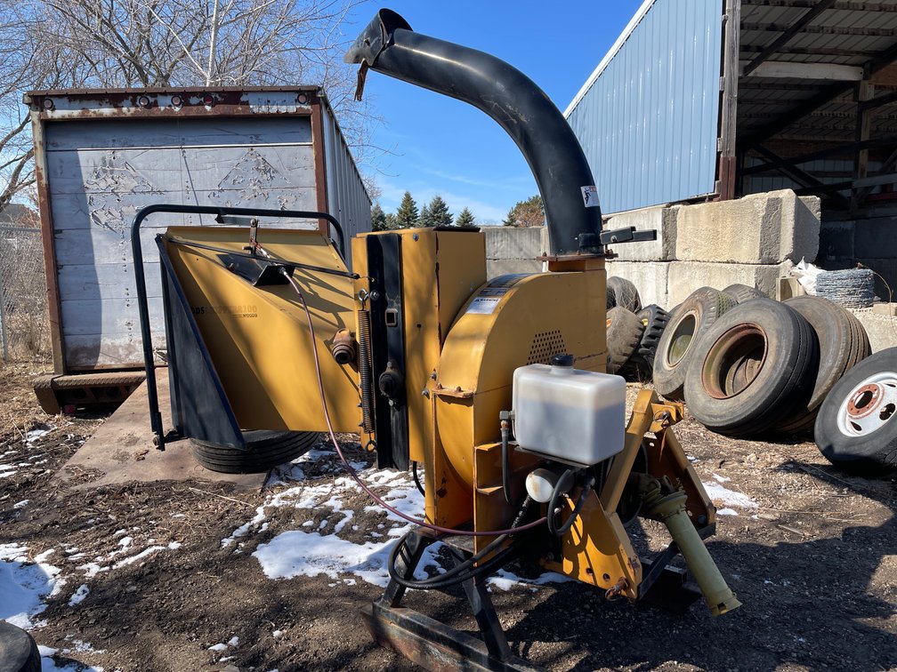 2000 Woods 8100 Chipper