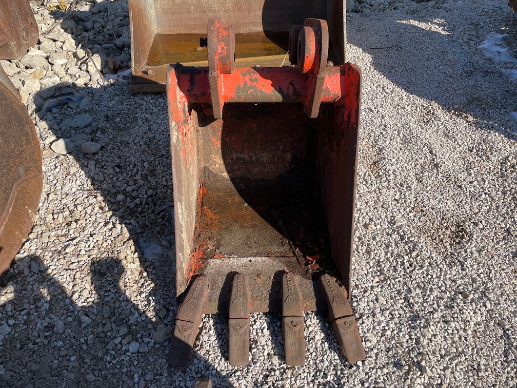 Kubota 4-Tooth Bucket