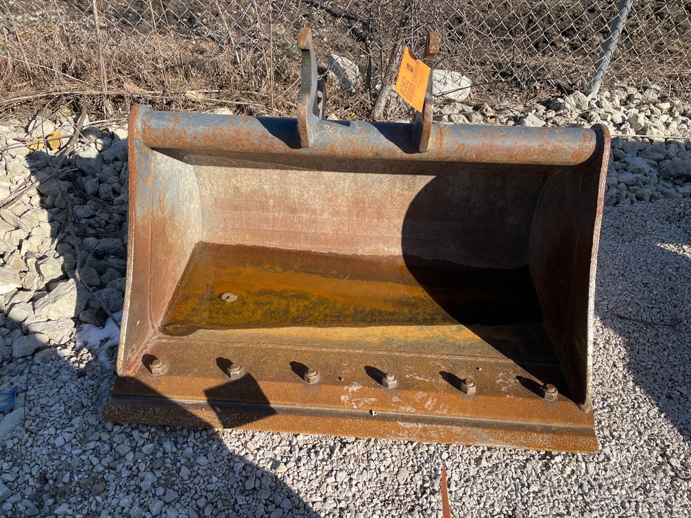 Strickland 36" Smooth Edge Bucket