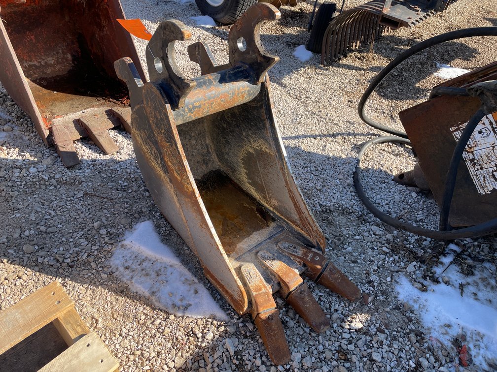 John Deere 3-Tooth 12" Excavator Bucket
