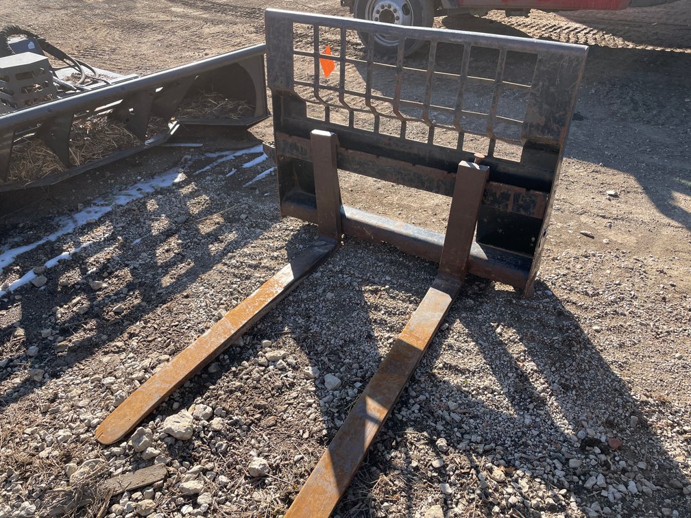 CAT Universal Mount Pallet Forks