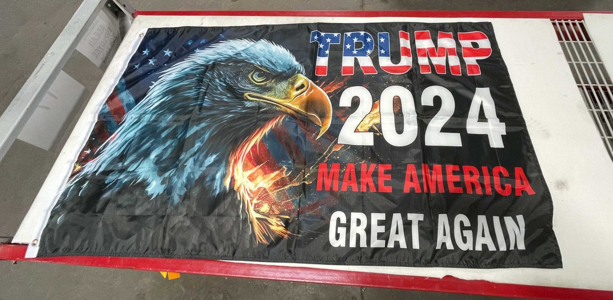 Large Donald Trump Flag (T2)