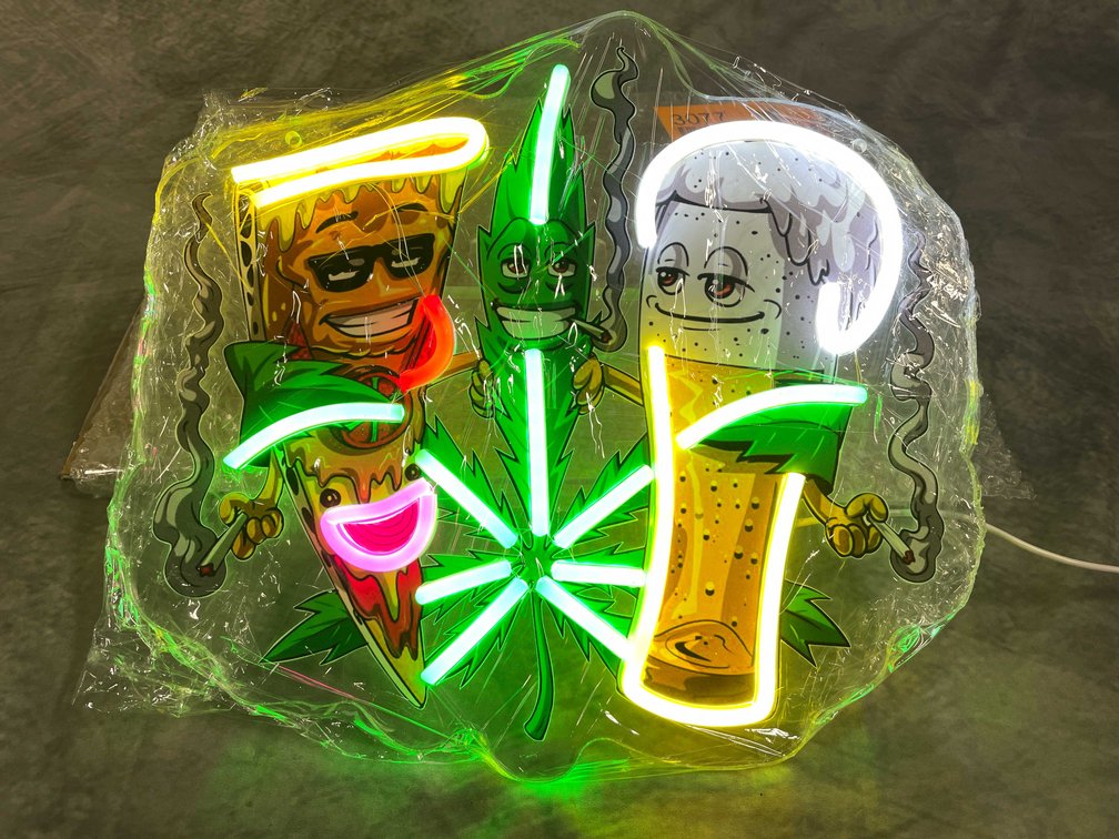 New 420 Neon Novelty Light with Pizza, Beer Glass and Mary J Living It Up Party Style (T3)