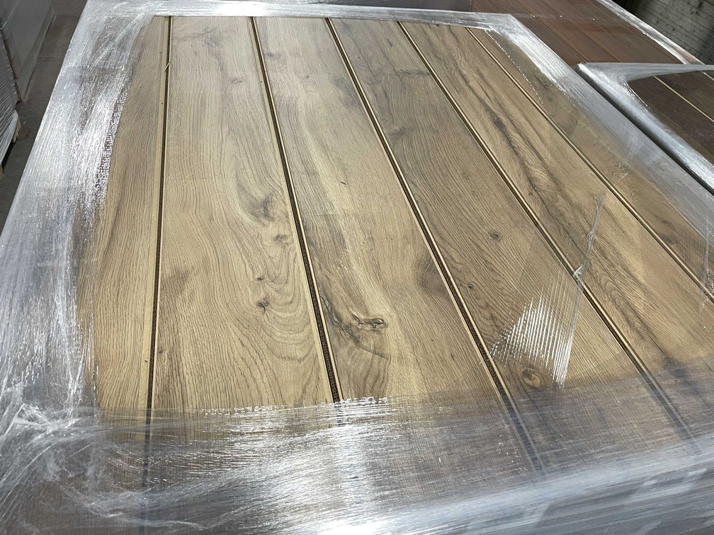 1,209.00 Sq. Ft. MOHAWK speu 1230 OUTLAST GOLDEN RUSTIC OAK Click Planks (B)