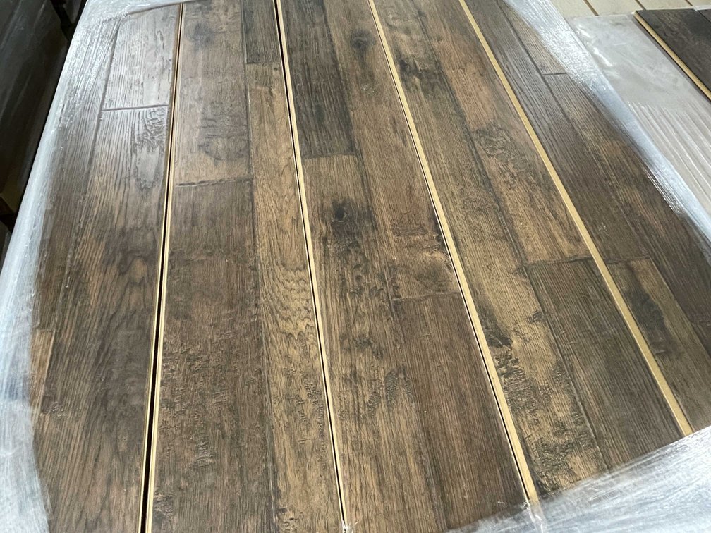 1,104.30 Sq. Ft. MOHAWK speu 1827 Click Planks (B)