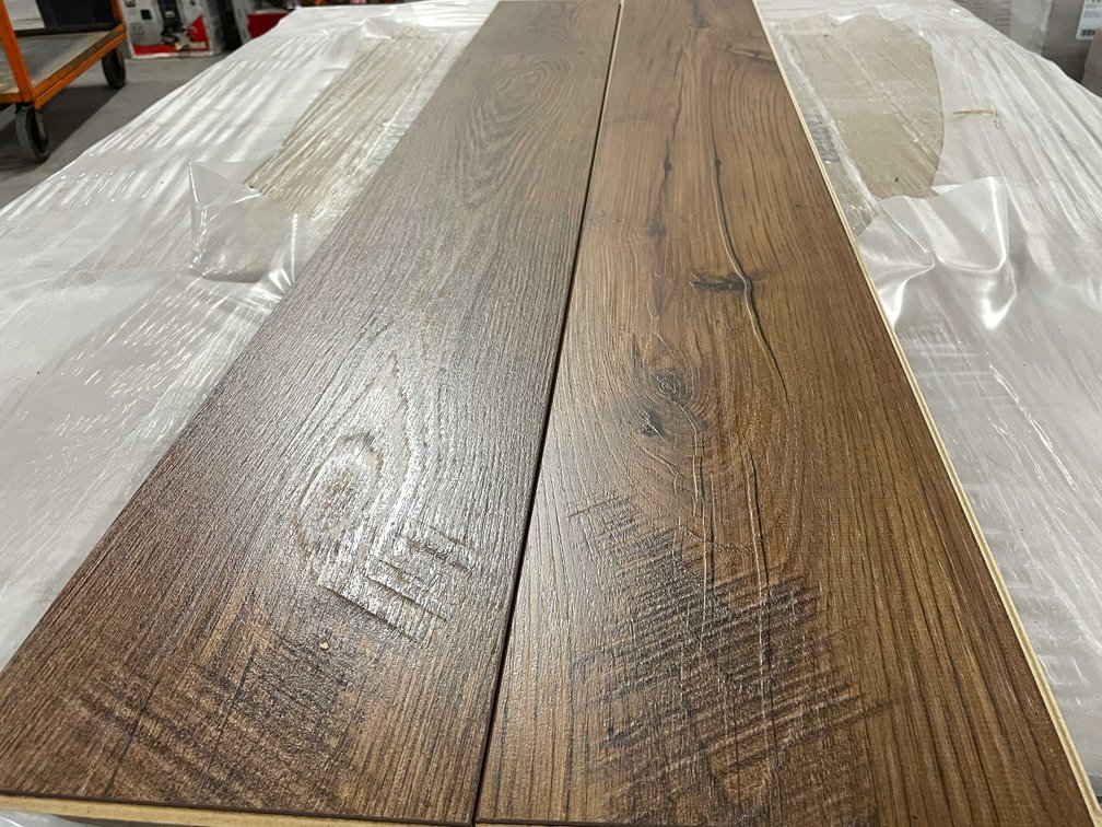 988.00 Sq. Ft. MOHAWK speu 1166 PORTFOLIO RUSTIC AMBER CHESTNUT Click Planks (B)