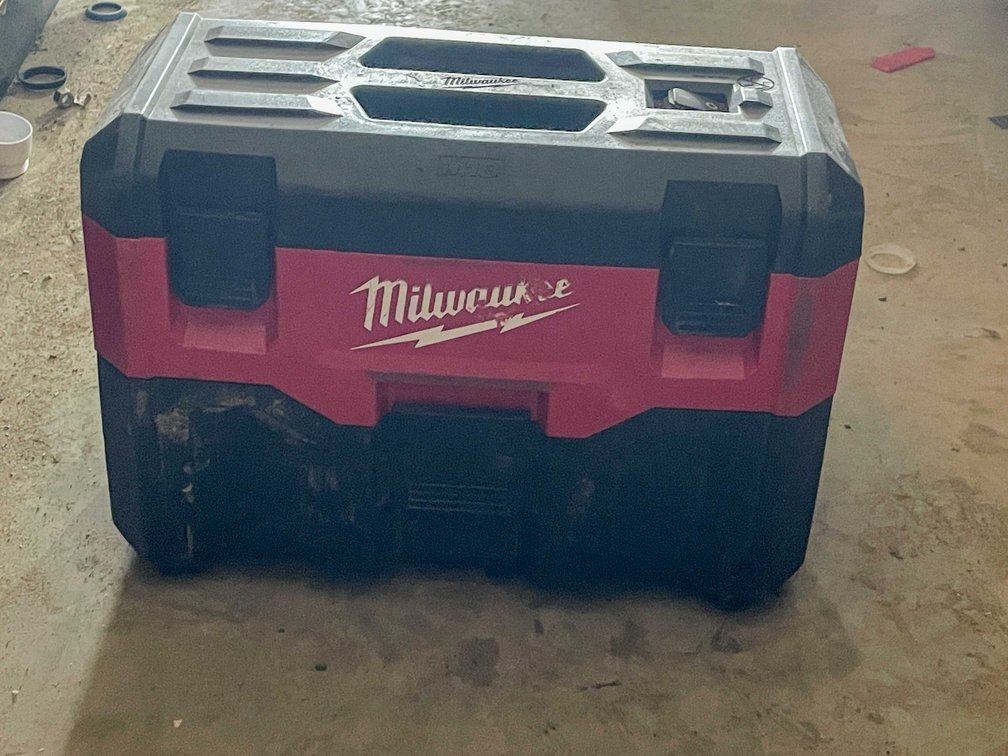 Milwaukee 2 Gallon Wet /Dry Vacuum