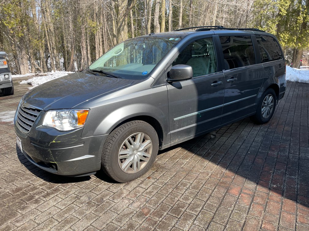 2009 Chrysler Town and Country (Has WI Title)