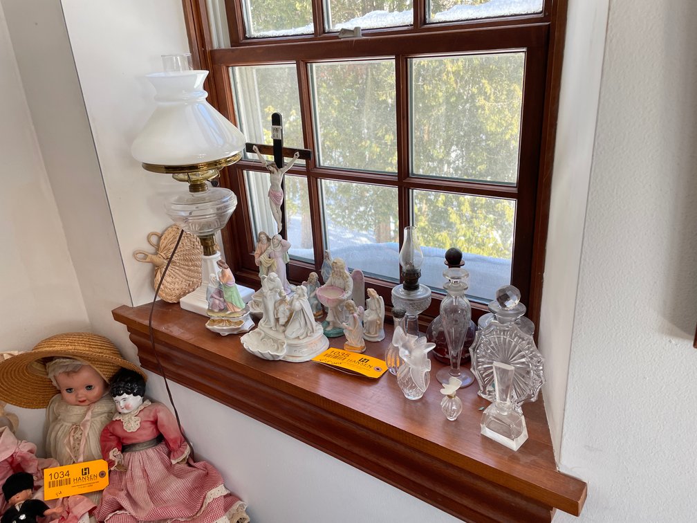 Content of Window Sill