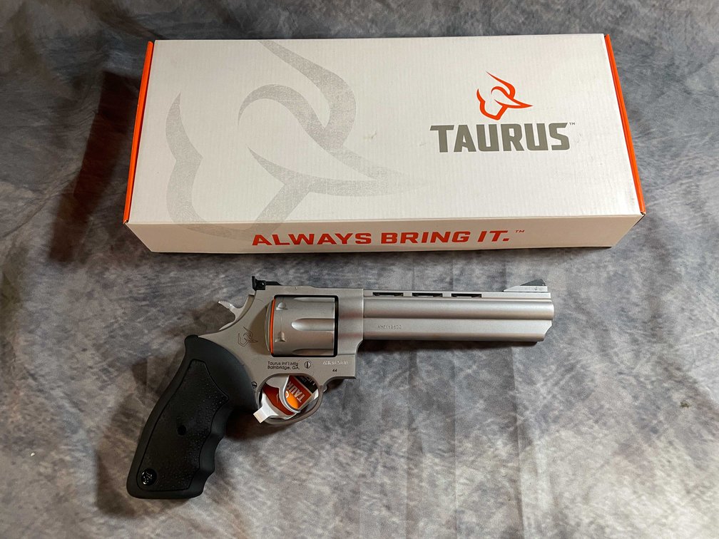 Taurus  M44 44 REM MAG  Revolver, SN: AHK162600