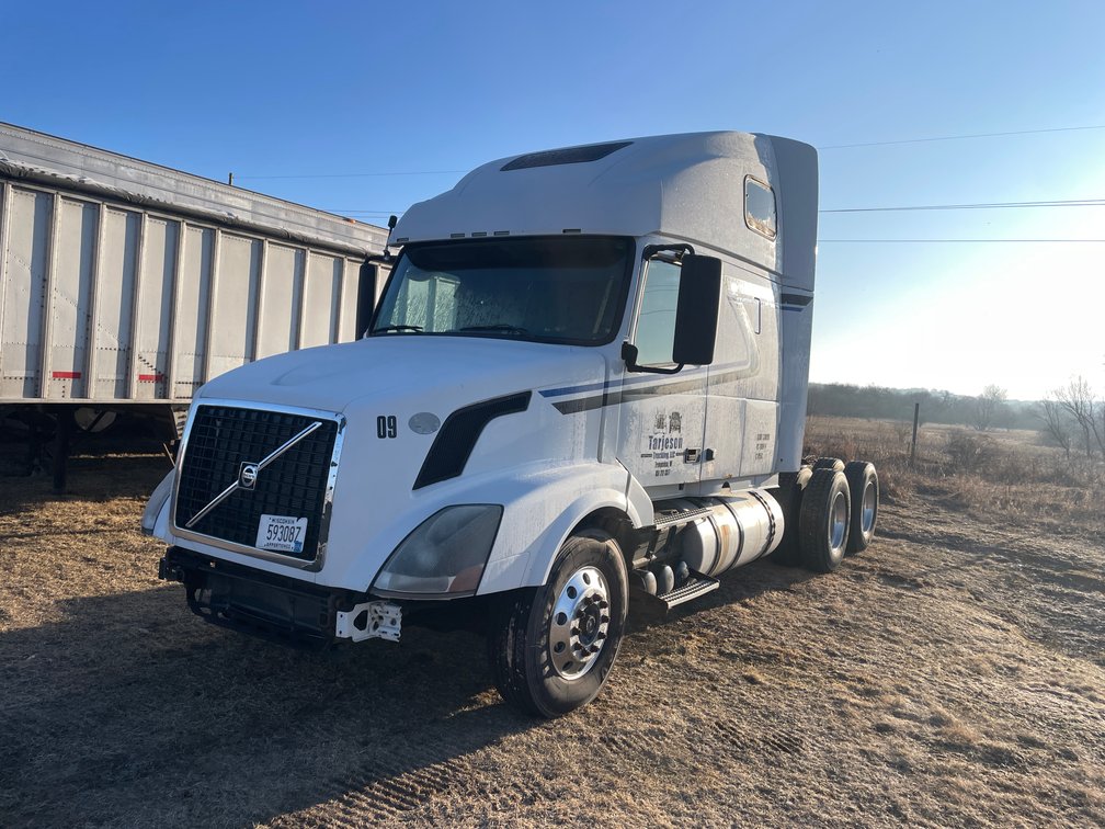 2009 Volvo VNL Semi (WI Title in Delay)