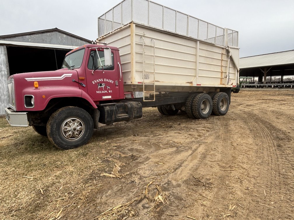1996 International Silage Truck (Nelson, WI) (Has WI Title)