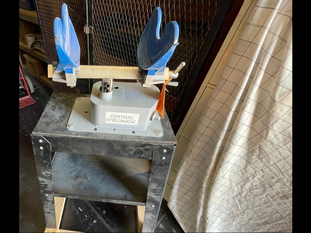 Central Pneumatic Paint Shaker (Offsite in El Paso)