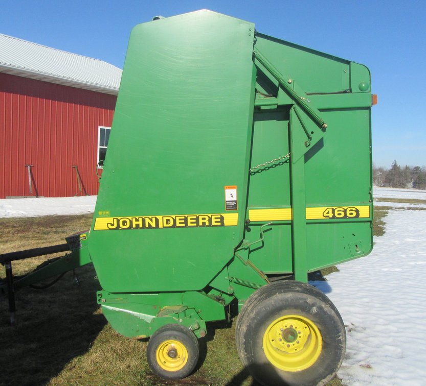 John Deere 466 Round Baler