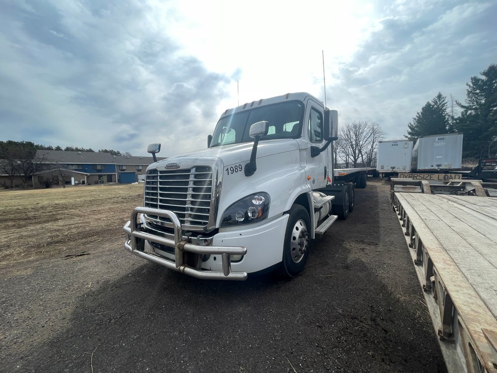 2016 Freightliner Truck Tractor (Has WI Title) (Mora, MN)