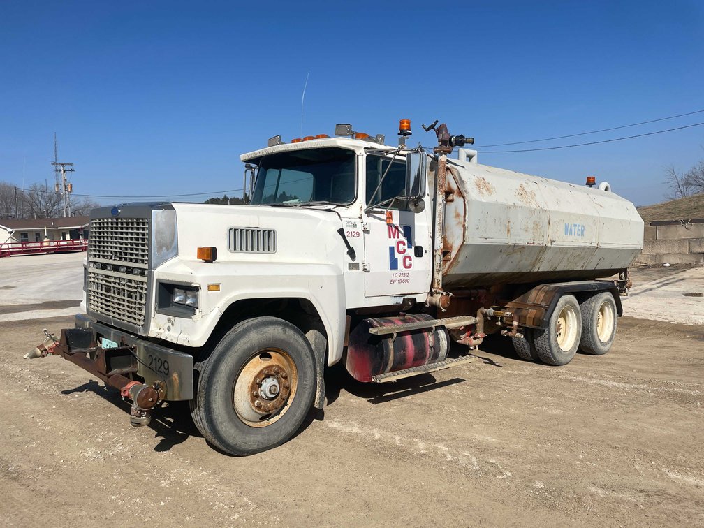 1987 Ford LTL9000 Water Truck (Has WI Title)