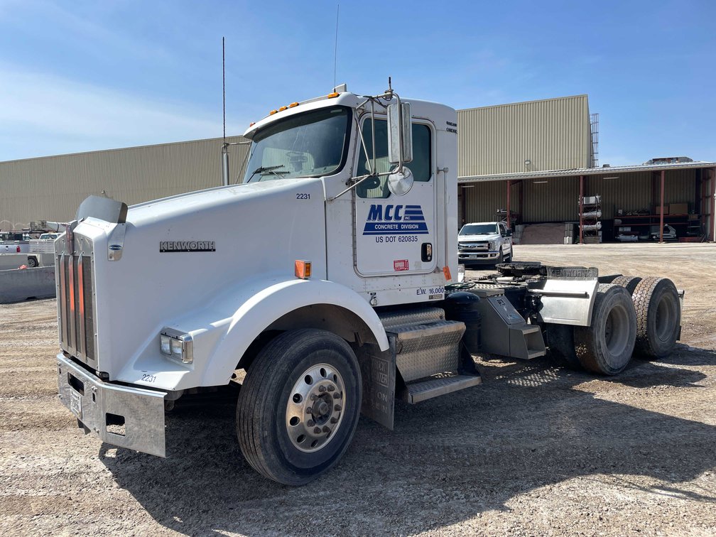 2004 T800 Kenworth Semi Tractor (Has WI Title)
