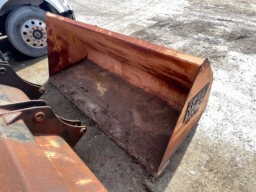Quick Attach Bucket