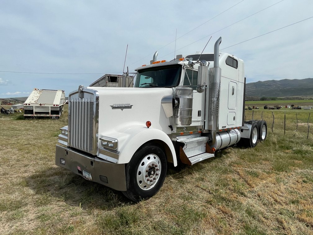 2000 Kenworth W900L (Has AZ Title)
