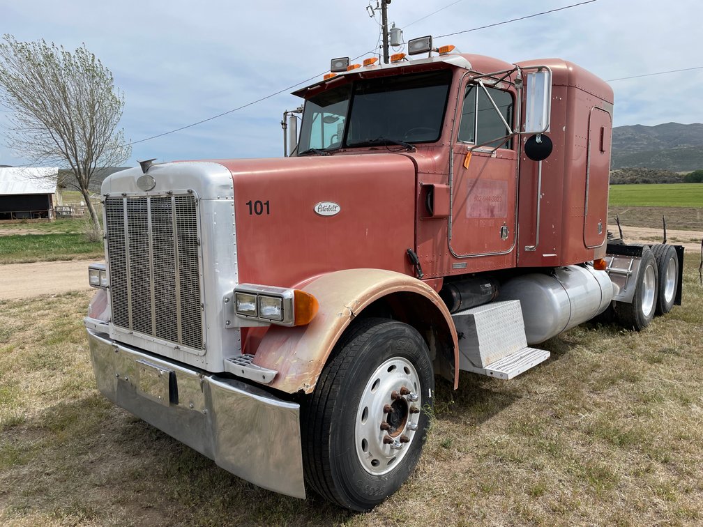1998 Peterbilt 378 (Has AZ Title)