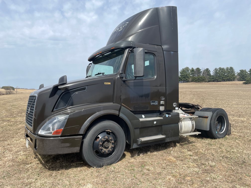 2013 Volvo Single Axle Day Cab Semi Tractor (Has WI Title)