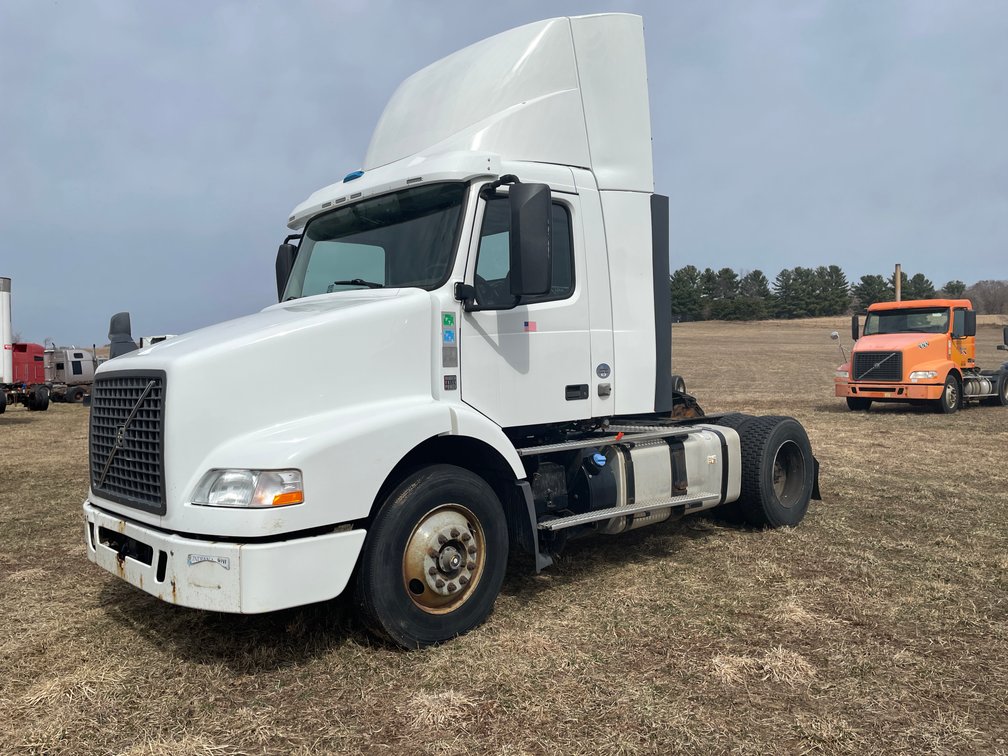 2018 Volvo Single Axle Day Cab Semi Tractor (Has WI Title)
