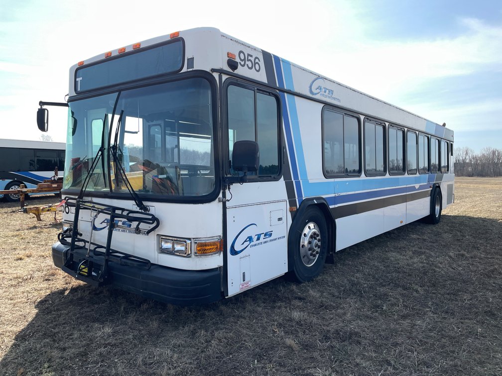 2004 Gillig Passenger Bus (Has WI Title)