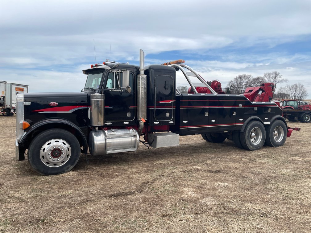 1989 Peterbilt 379 Semi Wrecker (Has WI Title)