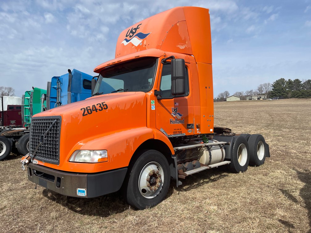 2006 Volvo Day Cab Semi Tractor (Has WI Title)