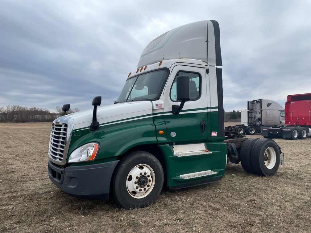 2017 Freightliner Single Axle Day Cab Semi Tractor (Has WI Title)