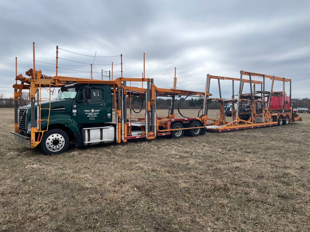 2014 Volvo Car Hauler Semi and Trailer (Has WI Title)