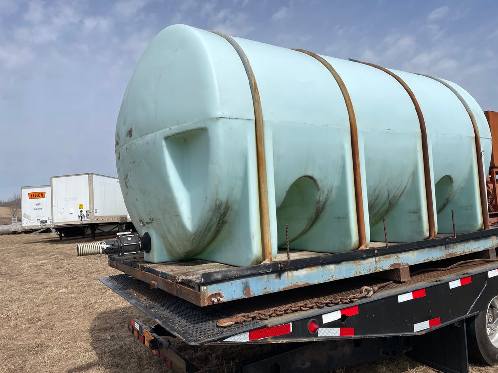 900-Gallon Poly Tank On Heavy Duty Skid