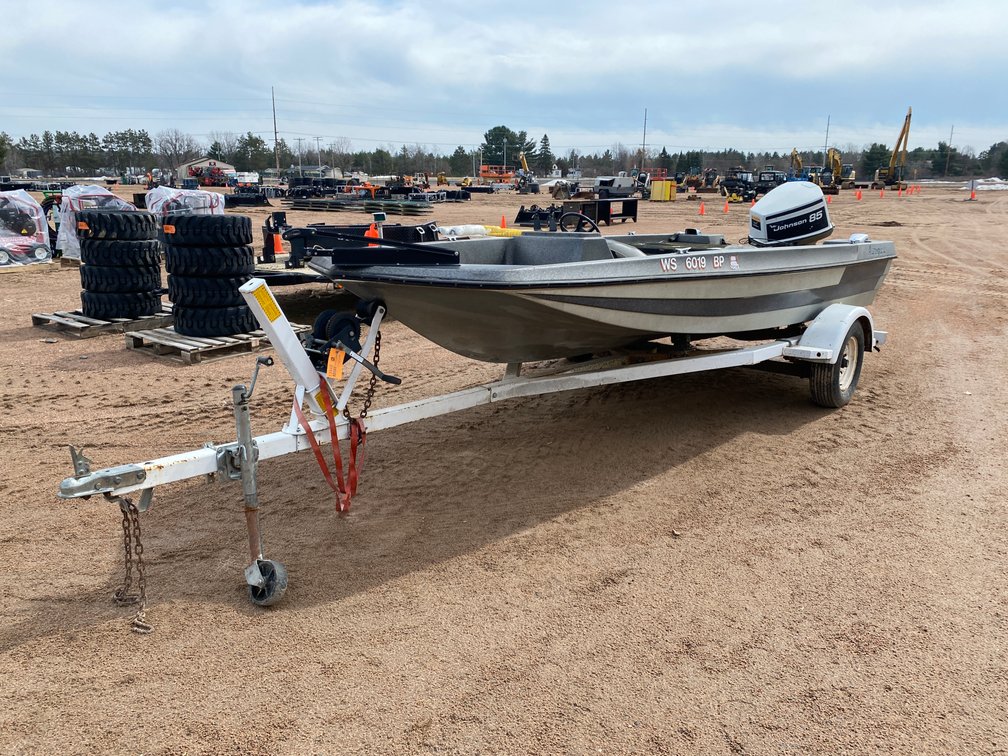 1987 15' Astroglass Boat (Has Registration Card)