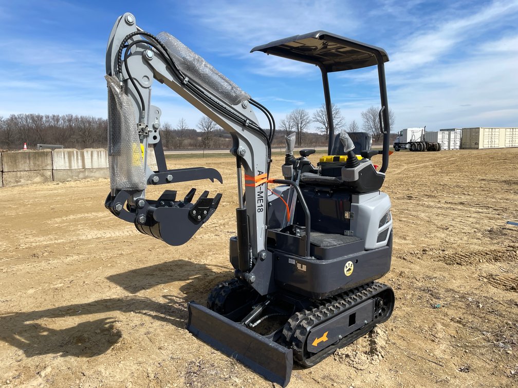 New Land Hero ME18 Mini Excavator