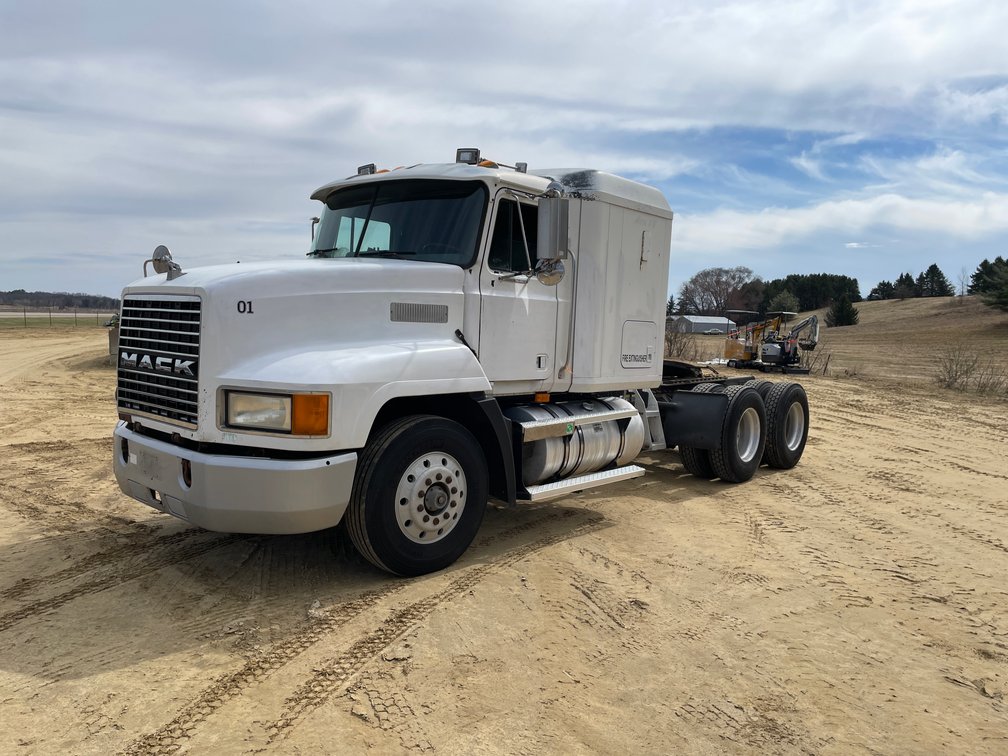 1997 Mac CH600 Semi (Has WI Title)